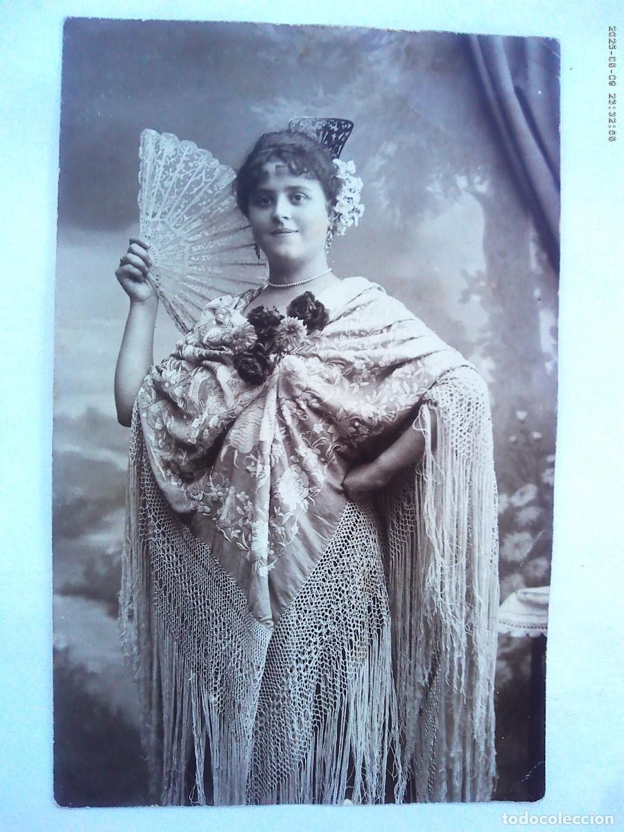 Fotograf&iacute;a antigua: PRECIOSA FOTO DE ESTUDIO DE CHICA CON MANTON DE MANILA Y ABANICO, MURCIA 1916