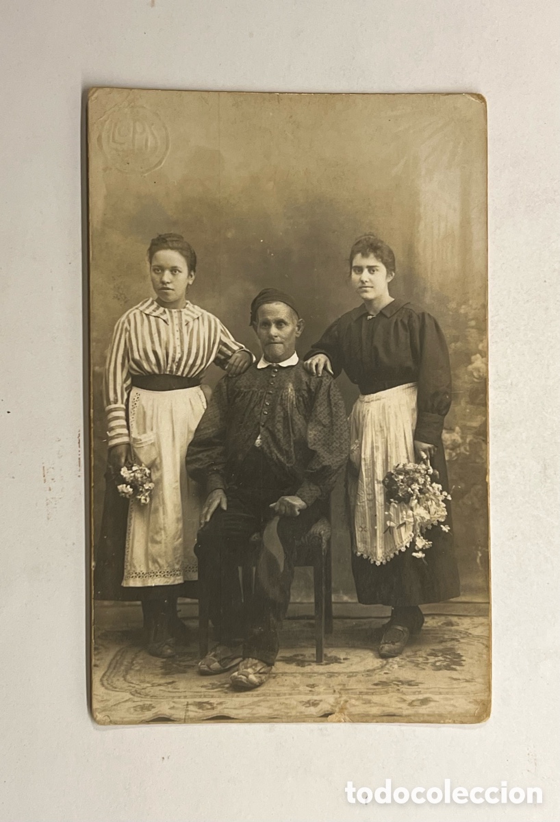 Fotograf&iacute;a antigua: LA VALENCIA DESAPARECIDA.. El &Aacute;g&uuml;elo Boro y les seues filles.. Foto Llopis (a.1919) Costumbrista