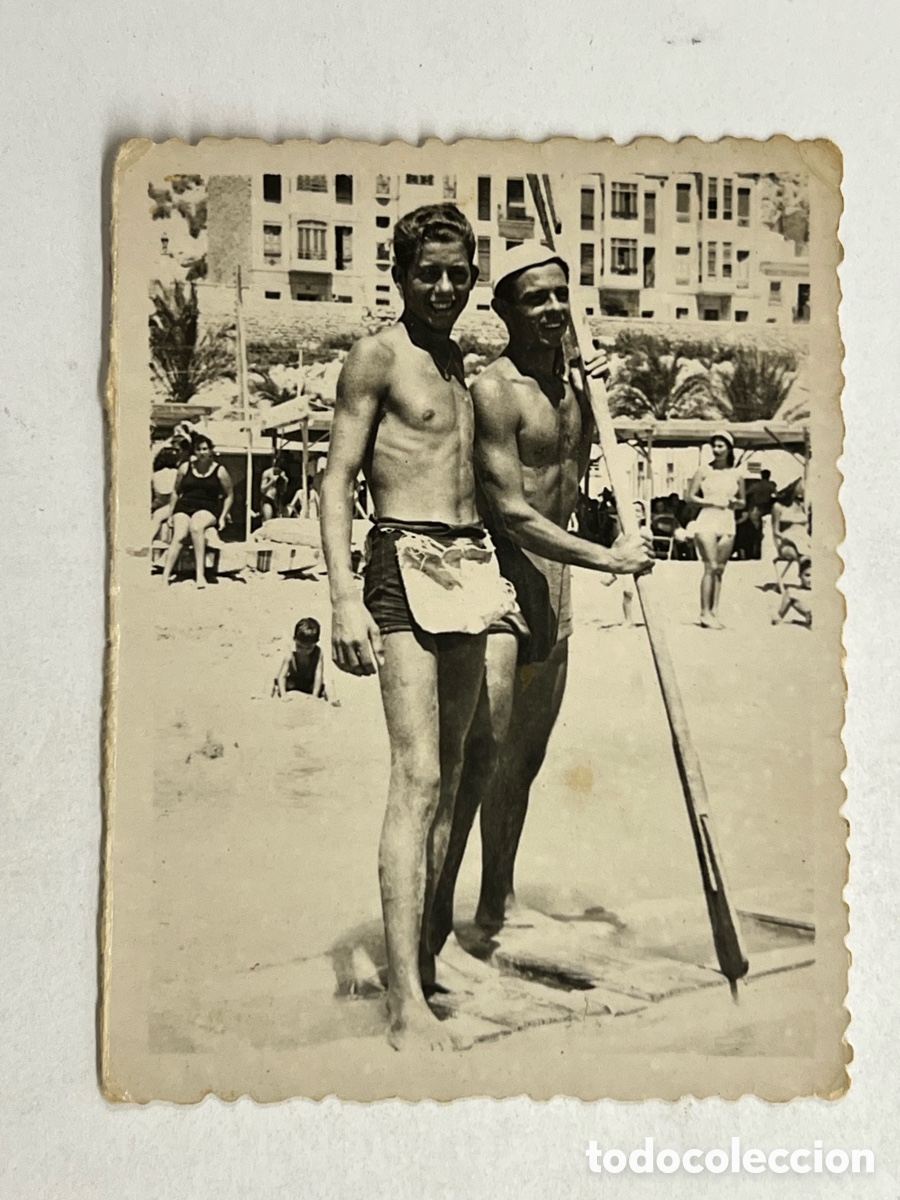 Fotograf&iacute;a antigua: MINUTEROS.. Gayfriendly Dos amigos..Juventud Divino Tesoro.. Alicante, Verano de 1952