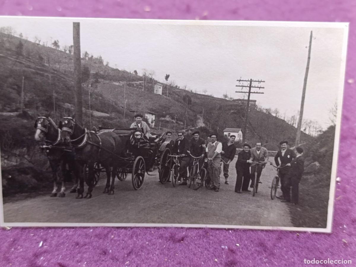 Fotograf&iacute;a antigua: 1934, Antigua Fotograf&iacute;a b/n, Excursi&oacute;n Ciclista y Carro con Caballos, control de Castrejana