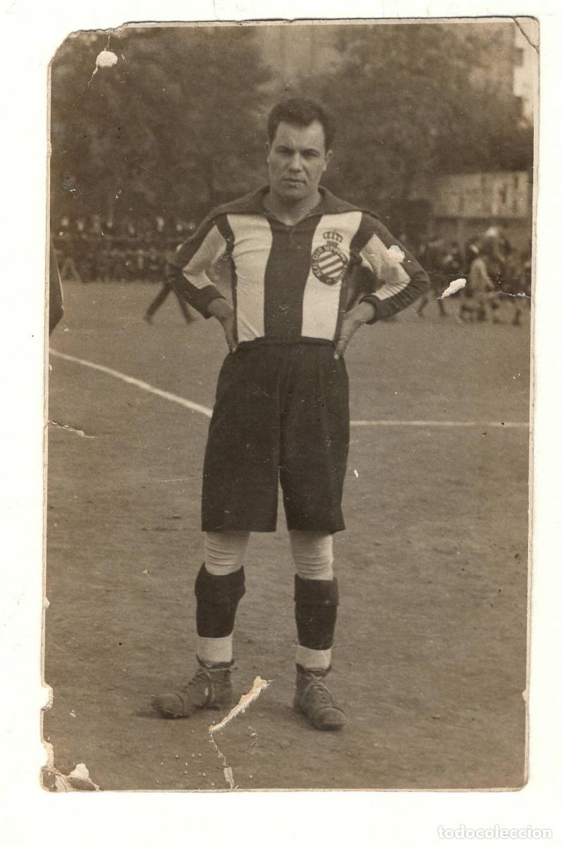 Fotograf&iacute;a antigua: JUGADOR DE FUTBOL, RCD ESPA&Ntilde;OL. FOTO: VIVES, BARCELONA.