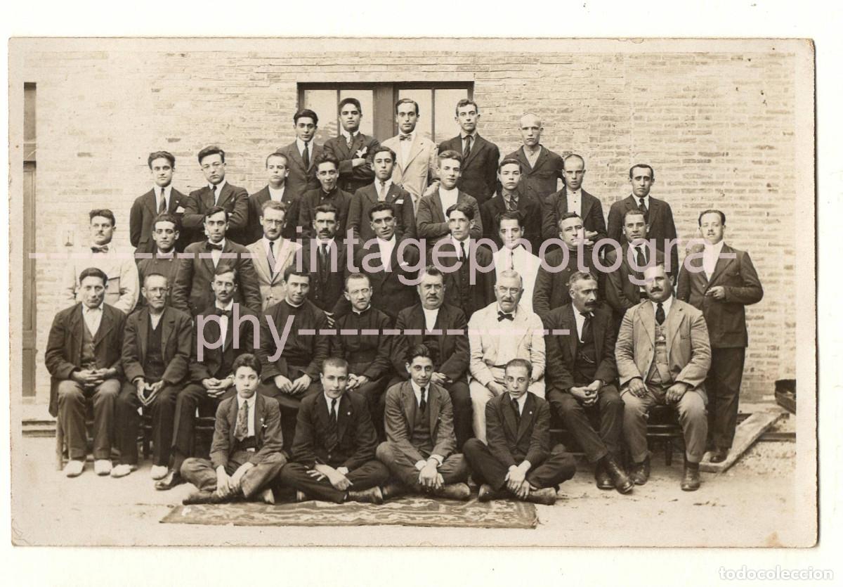 Fotograf&iacute;a antigua: SANT ANDREU DE PALOMAR, BARCELONA. Retrato de grupo. Foto: Llu&iacute;s Batlle.