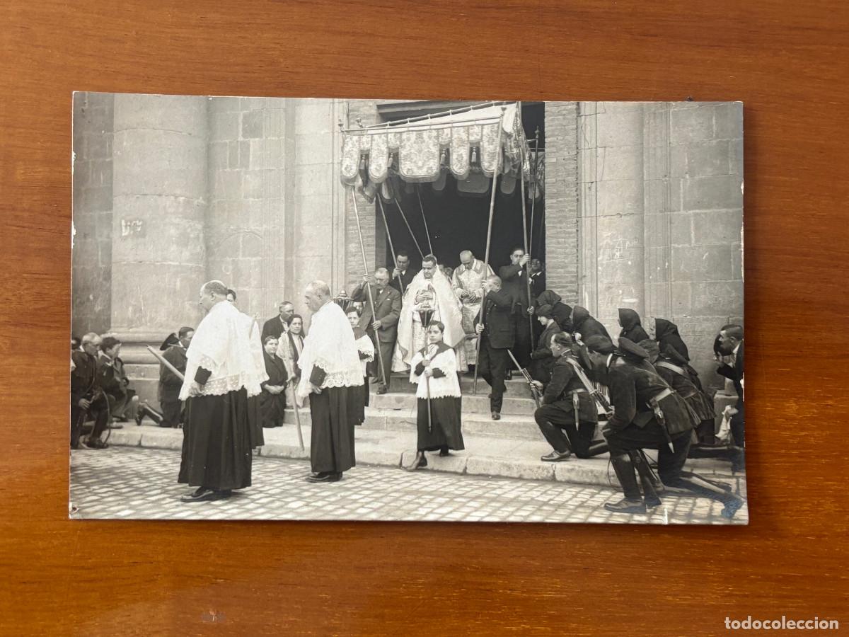 Fotograf&iacute;a antigua: Sant Andreu de Palomar, Porta de la Parroquia, 1920's.