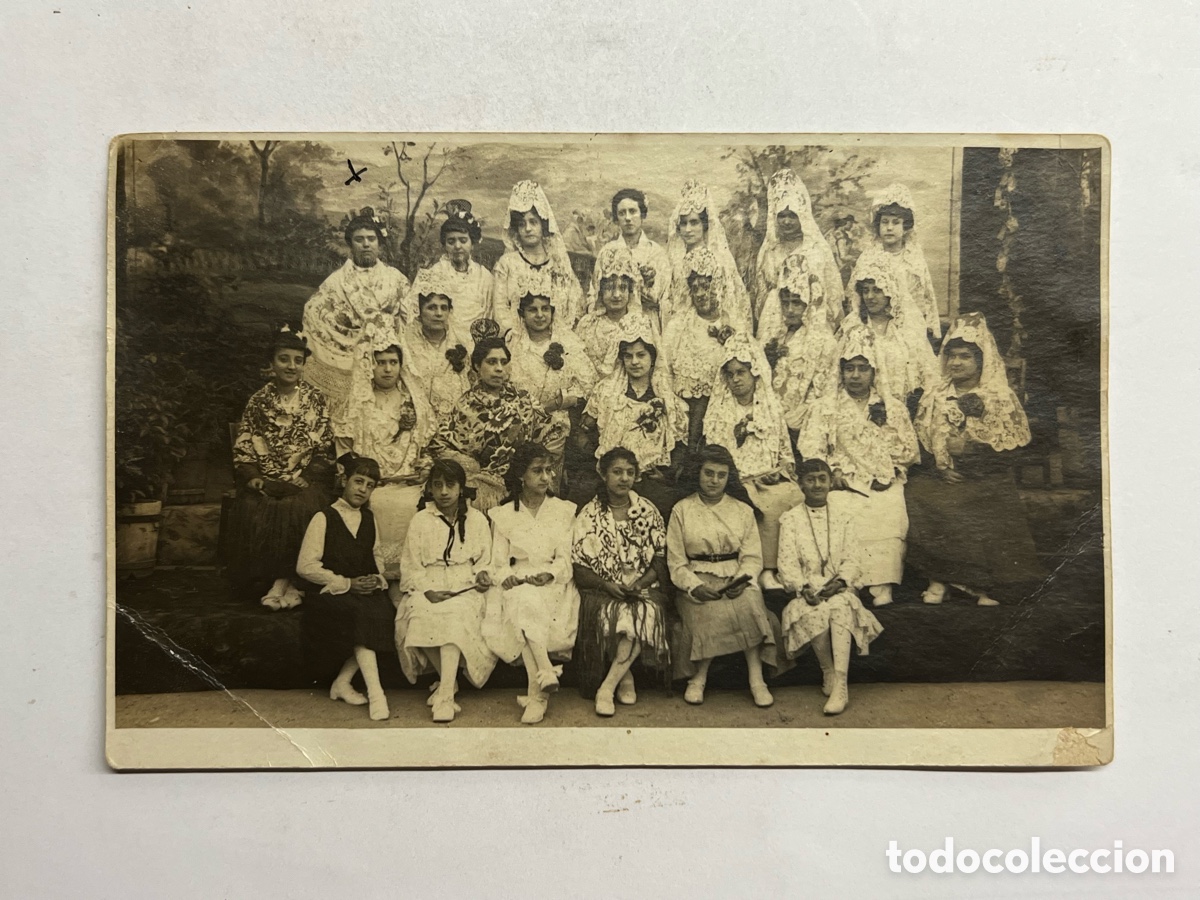 Fotograf&iacute;a antigua: MADRID. Cruz Roja. Fotograf&iacute;a Fiesta de la Banderita (h.1920?) Med&iacute;das: 14 x 9 cm.