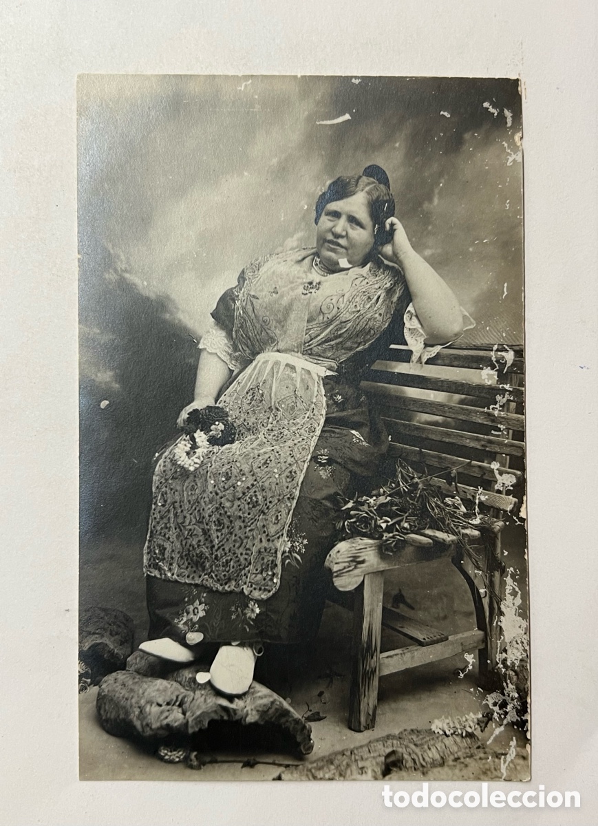 Fotograf&iacute;a antigua: LA FALLERA de B&eacute;tera.. Hermosa fotograf&iacute;a antigua con traje regional&hellip; (h.1920?) Med&iacute;das: 14 x 9 cm