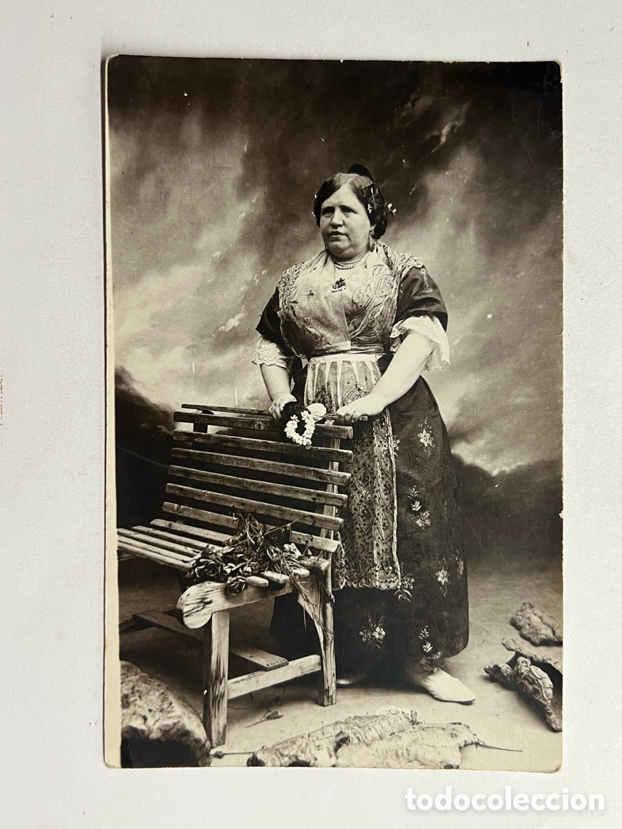 Fotograf&iacute;a antigua: LA FALLERA de B&eacute;tera.. Hermosa fotograf&iacute;a antigua con traje regional&hellip; (h.1920?) Med&iacute;das: 14 x 9 cm.