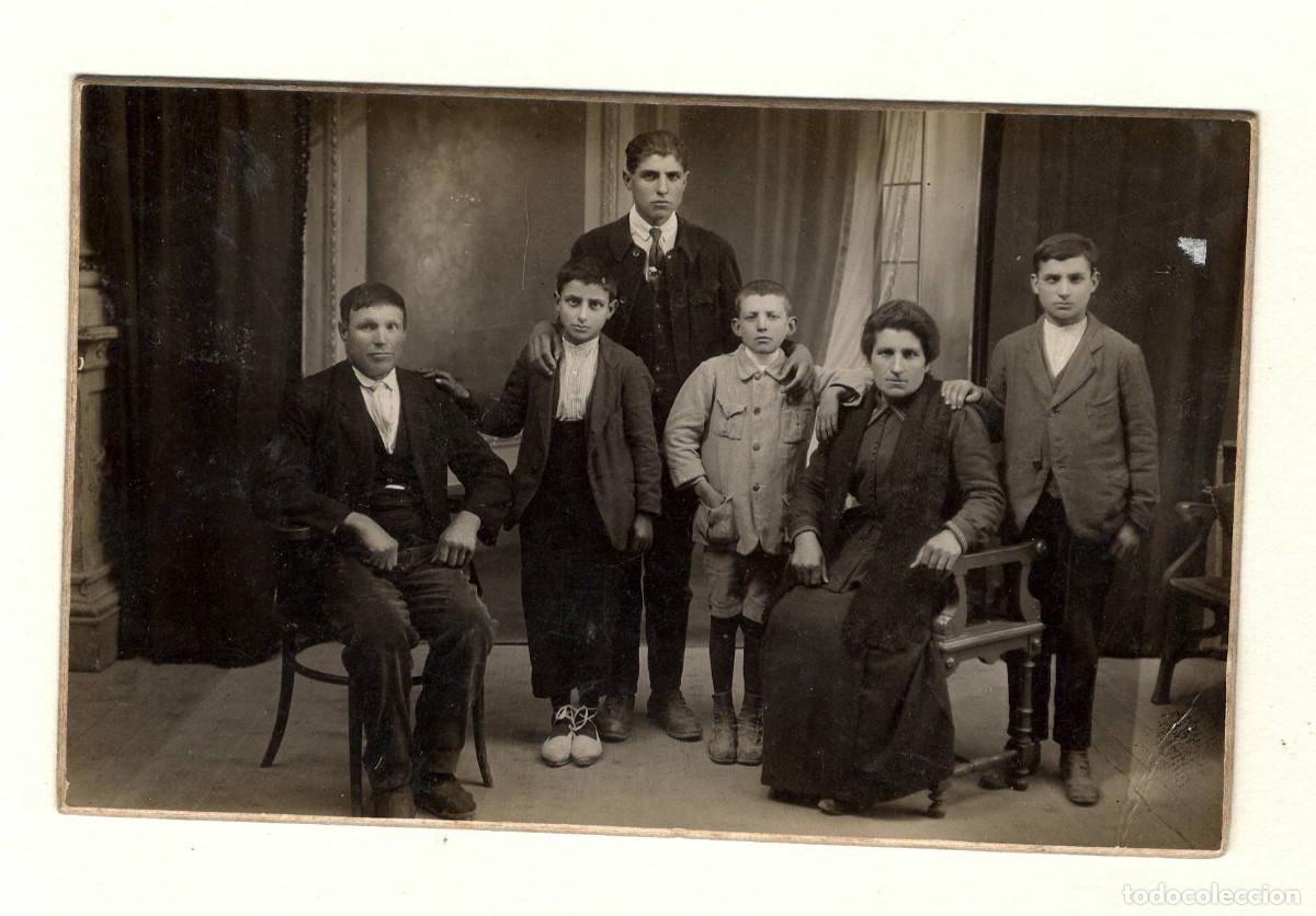 Fotograf&iacute;a antigua: TONA. RETRATO DE GRUPO, 1920's. Ver reverso con datos.