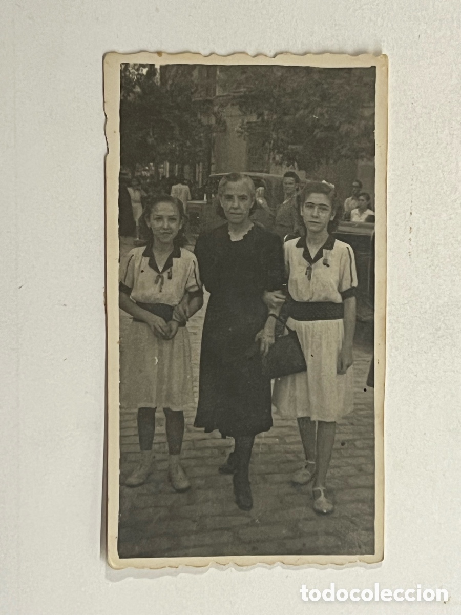 Fotograf&iacute;a antigua: MINUTEROS ALICANTE.. Paseando la Ciudad.. Foto Hermanos Garc&iacute;a (h.1945?) Med&iacute;das: 4,5 x 8,5 cm
