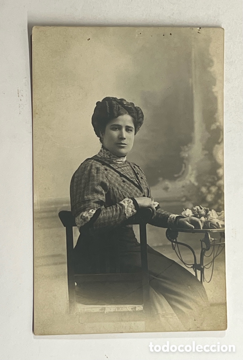Fotograf&iacute;a antigua: DO&Ntilde;A MERCEDES, amiga de MaMa&hellip; Fotograf&iacute;a de una Dama&hellip; (h.1910?) Med&iacute;das: 14 x 9 cm