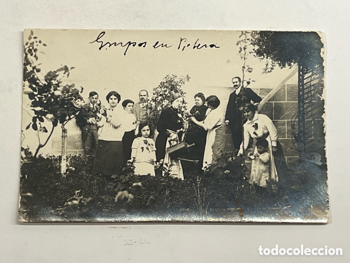 Fotograf&iacute;a antigua: EN BETERA&hellip; Grupo en Betera, veraneando al fresco de la huerta (h.1910?) Medidas: 14 x 9