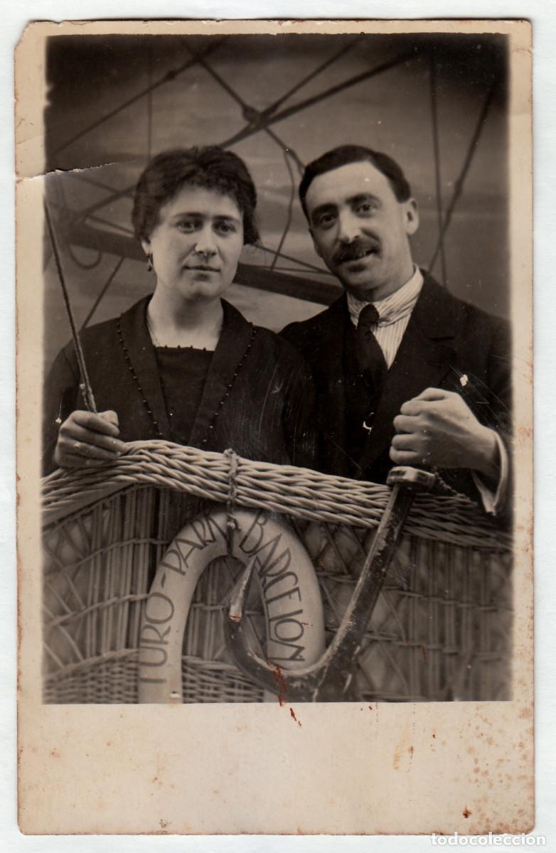 Fotograf&iacute;a antigua: Preciosa fotograf&iacute;a. Pareja en globo aerost&aacute;tico. Tur&oacute; Park Barcelona. A&ntilde;os 10 sv