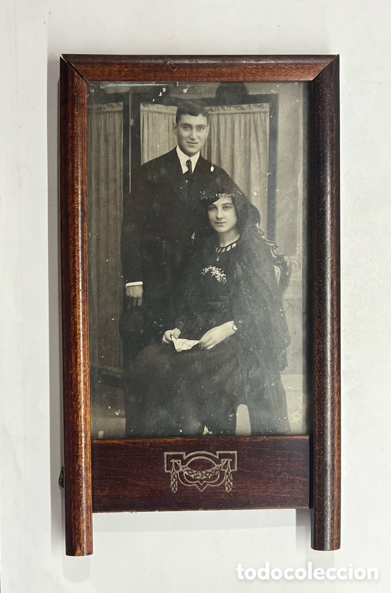 Fotograf&iacute;a antigua: FOTOGRAF&Iacute;A Con Marco de estilo Modernista o Art Deco temprano. Retrato de Enamorados (h.1920?)