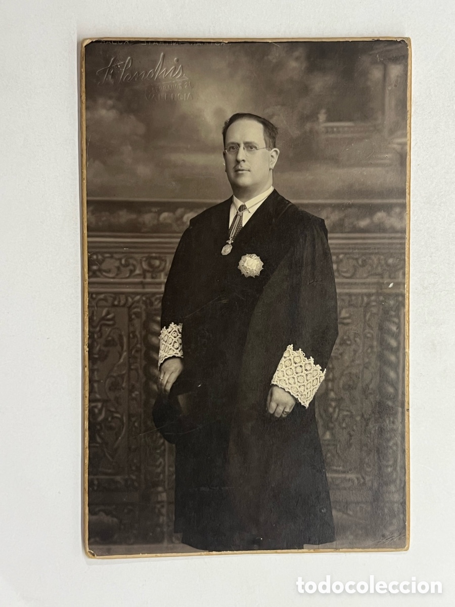 Fotograf&iacute;a antigua: JUEZ, MAGISTRADO.. Se&ntilde;or con Toga.. Fotograf&iacute;a F. Sanchis, Valencia (h.1920?) Med&iacute;das: 14 x 9 cm.