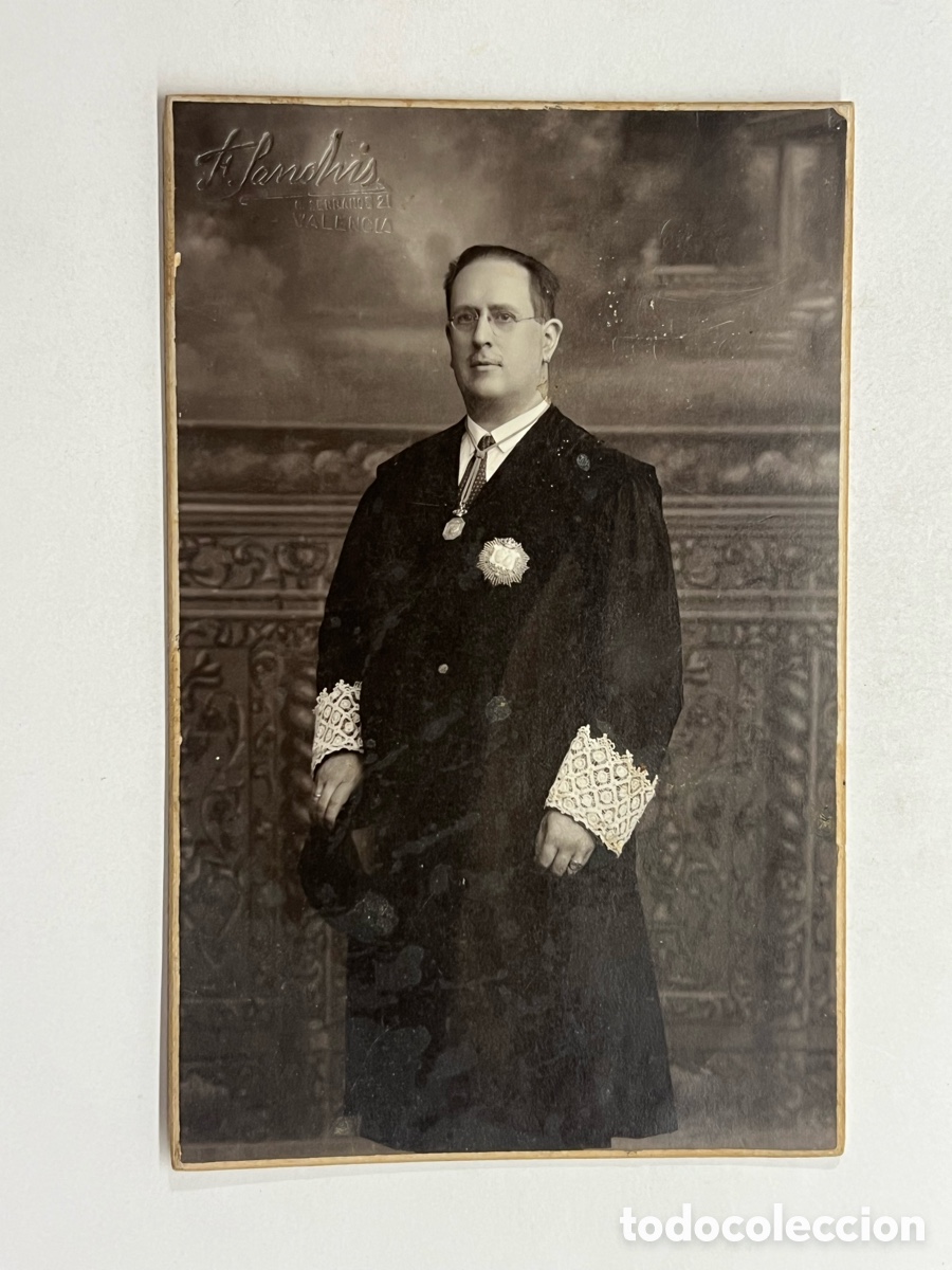 Fotograf&iacute;a antigua: JUEZ, MAGISTRADO.. Se&ntilde;or con Toga.. Fotograf&iacute;a F. Sanchis, Valencia (h.1920?) Med&iacute;das: 14 x 9 cm