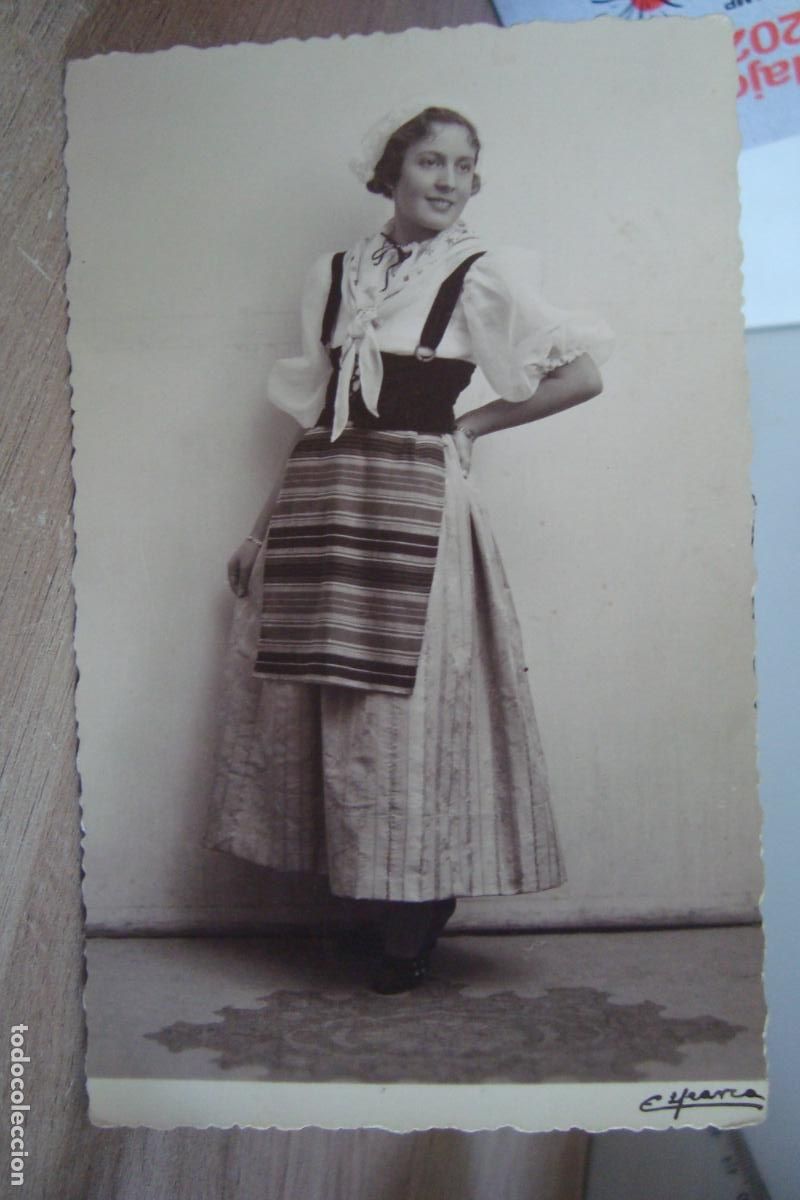 Fotograf&iacute;a antigua: ANTIGUA FOTOGRAFIA DE CHICA EN TRAJE TIPICO. VALENCIA A&Ntilde;OS 20.
