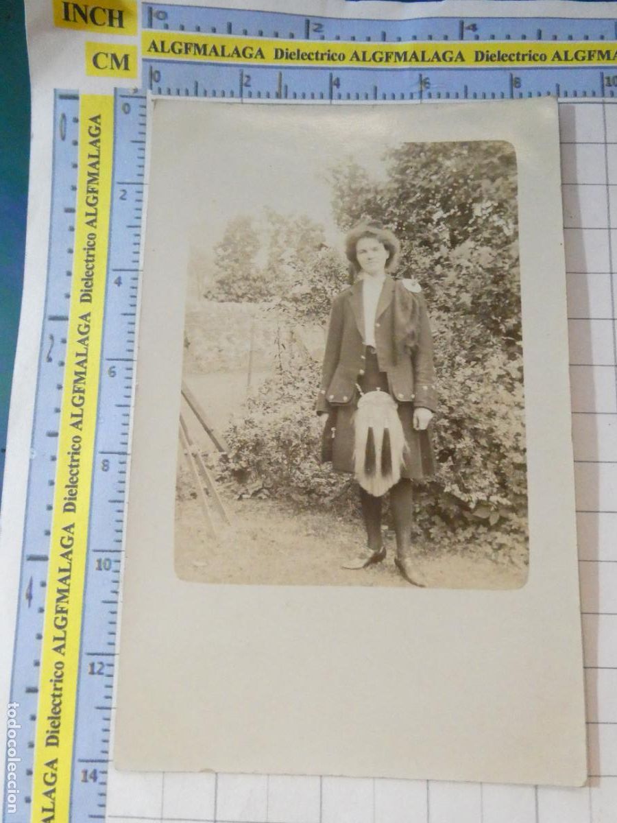 Fotograf&iacute;a antigua: FOTO FOTOGRAF&Iacute;A POSTAL. A&Ntilde;O 1905 APROX. ESCOCIA IRLANDA NORTE. MUJER TRAJE REGIONAL. 3735