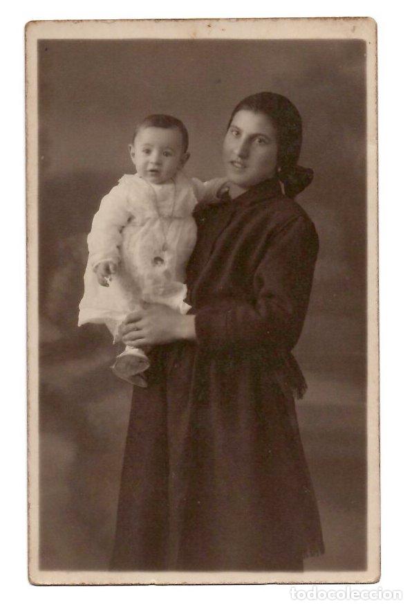 Fotograf&iacute;a antigua: TARJETA POSTAL FOTOGRAFICA AMONA VASCA. EUGENIO FIGURSKI. RENTERIA, GIPUZKOA. C.1940