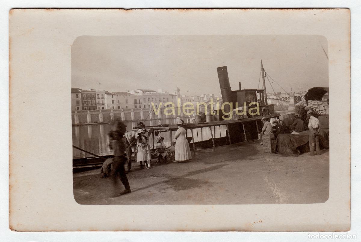 Fotograf&iacute;a antigua: Magn&iacute;fica foto Damas en puerto Guadalquivir Sevilla Embarcadero Barco de Vapor Marinos 1900-10s g aa