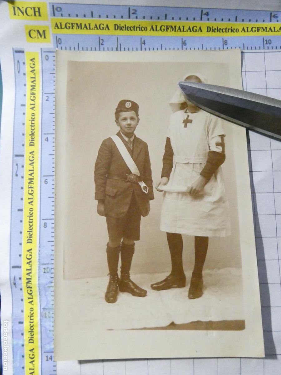 Fotograf&iacute;a antigua: FOTO FOTOGRAF&Iacute;A POSTAL. A&Ntilde;O 1905 APROX. ESCOCIA IRLANDA NORTE. NI&Ntilde;O NI&Ntilde;A ENFERMERA CRUZ ROJA. 2860