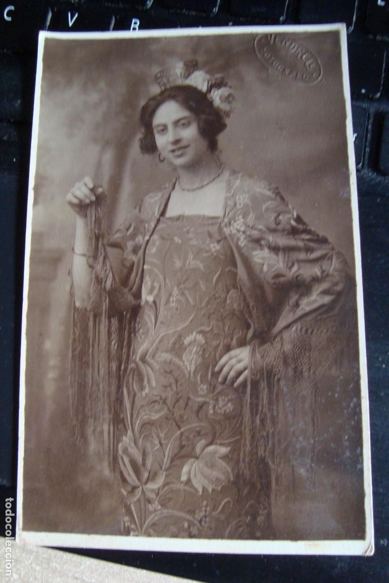 Fotograf&iacute;a antigua: ANTIGUA FOTOGRAFIA DE CHICA MANTON DE MANILA. FOTO VENDRELL VALENCIA A&Ntilde;OS 20?