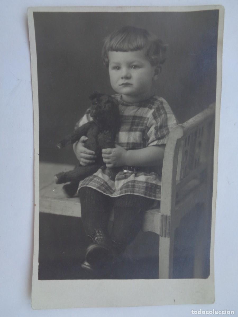 Fotograf&iacute;a antigua: BONITA FOTO DE ESTUDIO DE NI&Ntilde;A CON OSITO DE PELUCHE , JUGUETE . A&Ntilde;OS 20 - 30