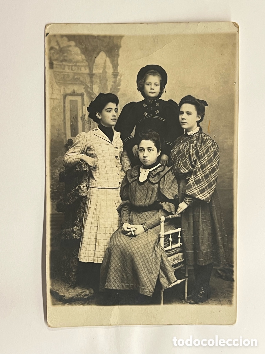 Fotograf&iacute;a antigua: RIPOLL (Girona) Fotograf&iacute;a La Tieta vestida de fosc y la MaMa amb brusa de cuadros.. (h.1900?)