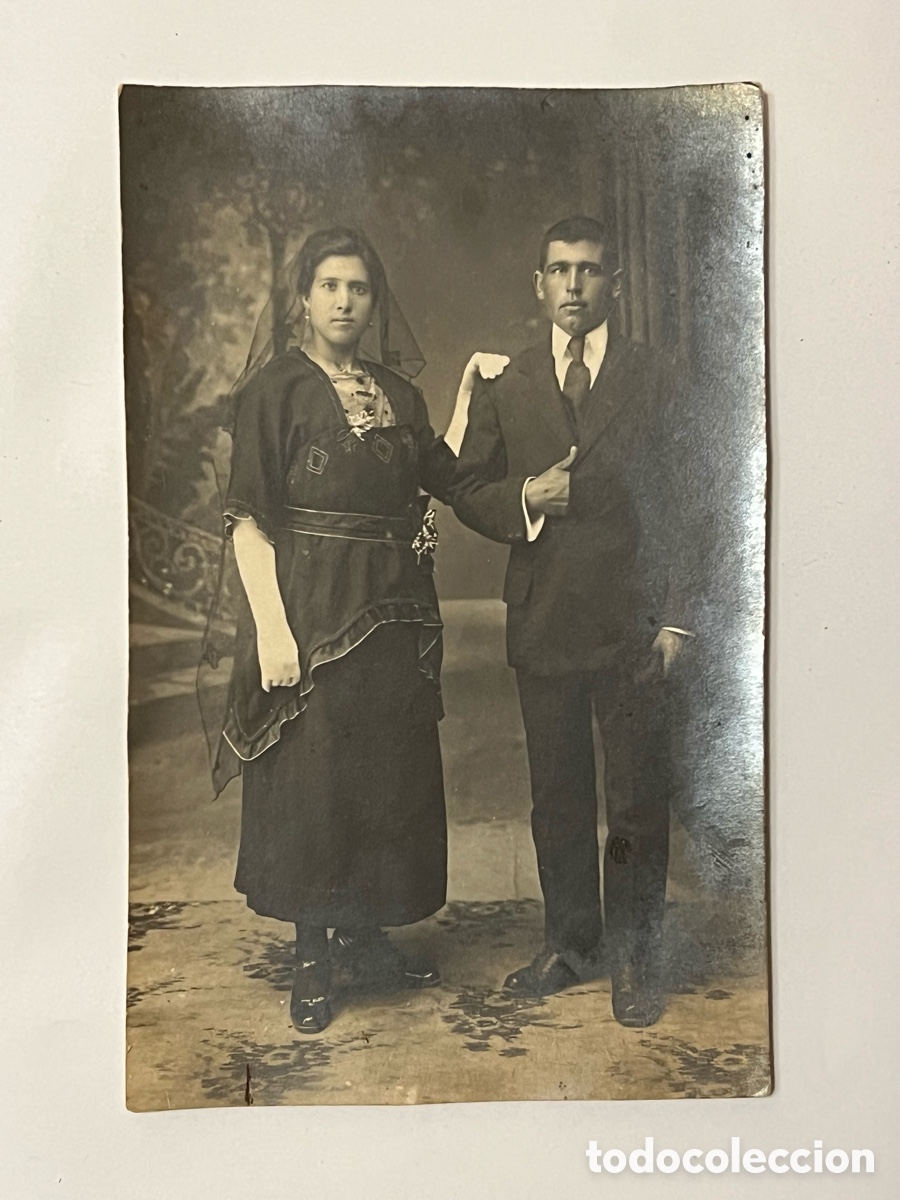 Fotograf&iacute;a antigua: GENT DE CARPESA. Hermosa fotograf&iacute;a de una pareja de reci&eacute;n casados&hellip; (h.1910?)