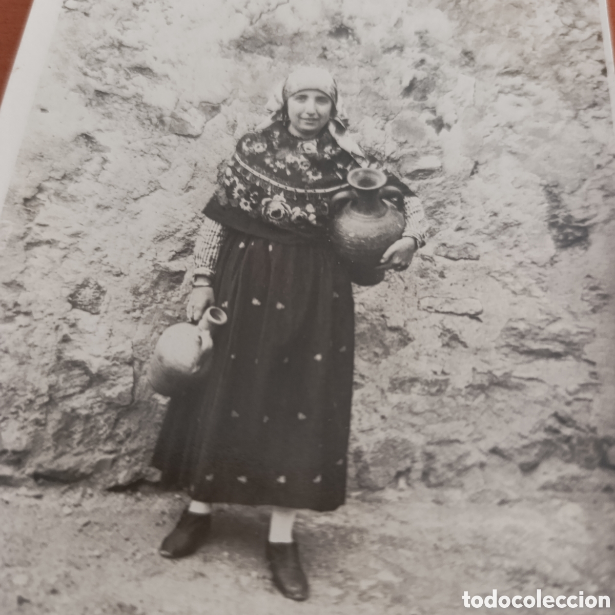 Fotograf&iacute;a antigua: Albarrac&iacute;n,Teruel,1940, fotograf&iacute;a postal de Francisco L&oacute;pez,titulada&rdquo;polida aguadora de Albarrac&iacute;n&rdquo;