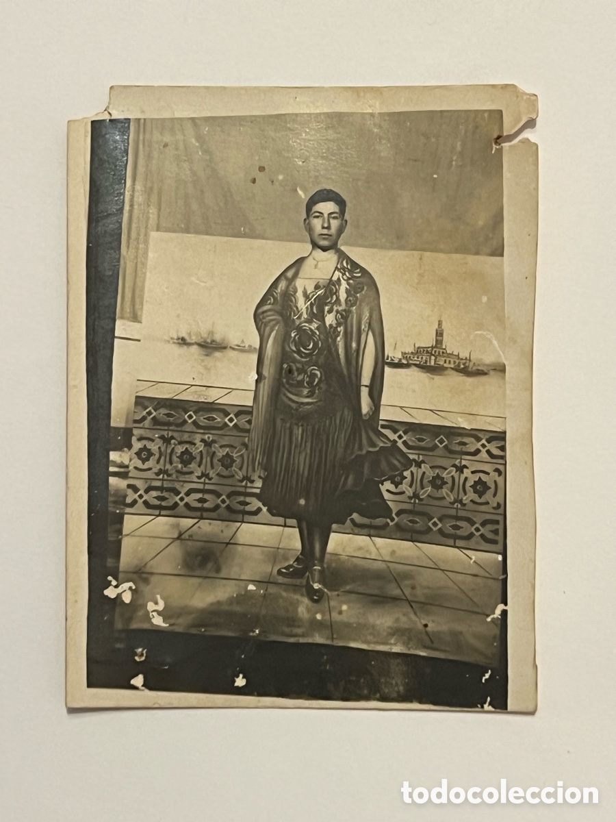 Fotograf&iacute;a antigua: MINUTEROS. Fotograf&iacute;a Decorado de Feria. Una andaluza frente a los canales de Venecia