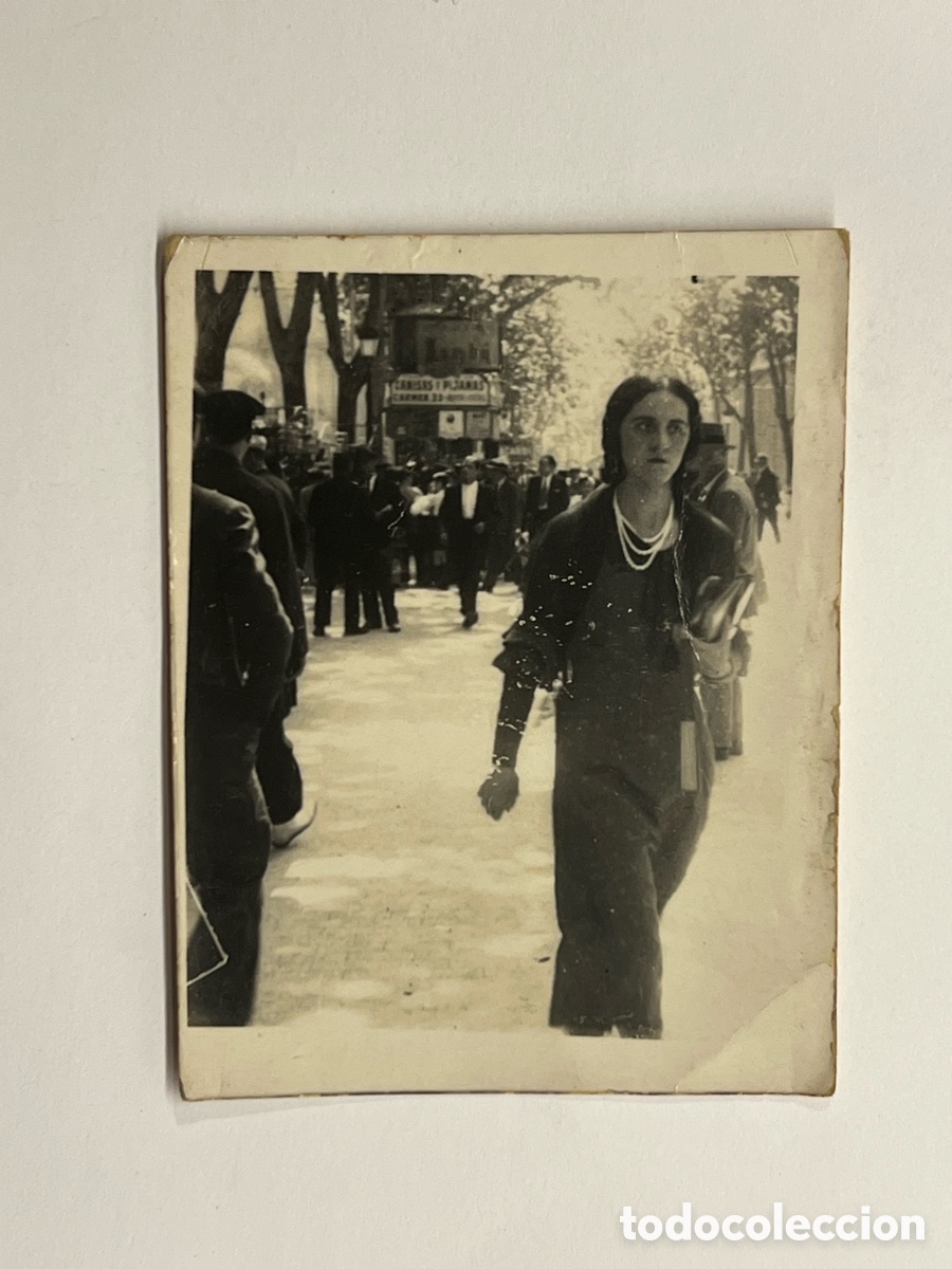 Photographie ancienne: MINUTEROS BARCELONA.. Fotograf&iacute;a de Paseo por las Ramblas (h.1930?)