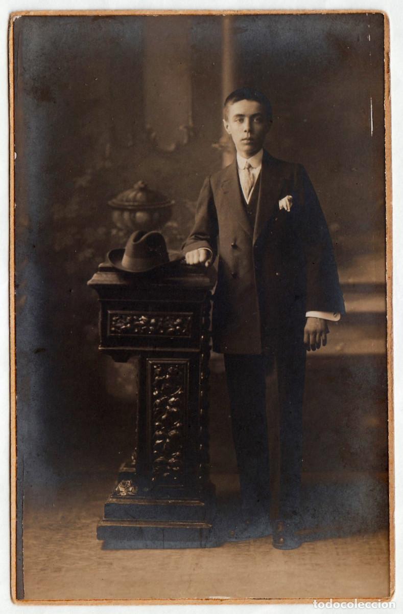 Fotograf&iacute;a antigua: Goya y Nadie, Madrid. Joven caballero con sombrero. A&ntilde;os 10-20