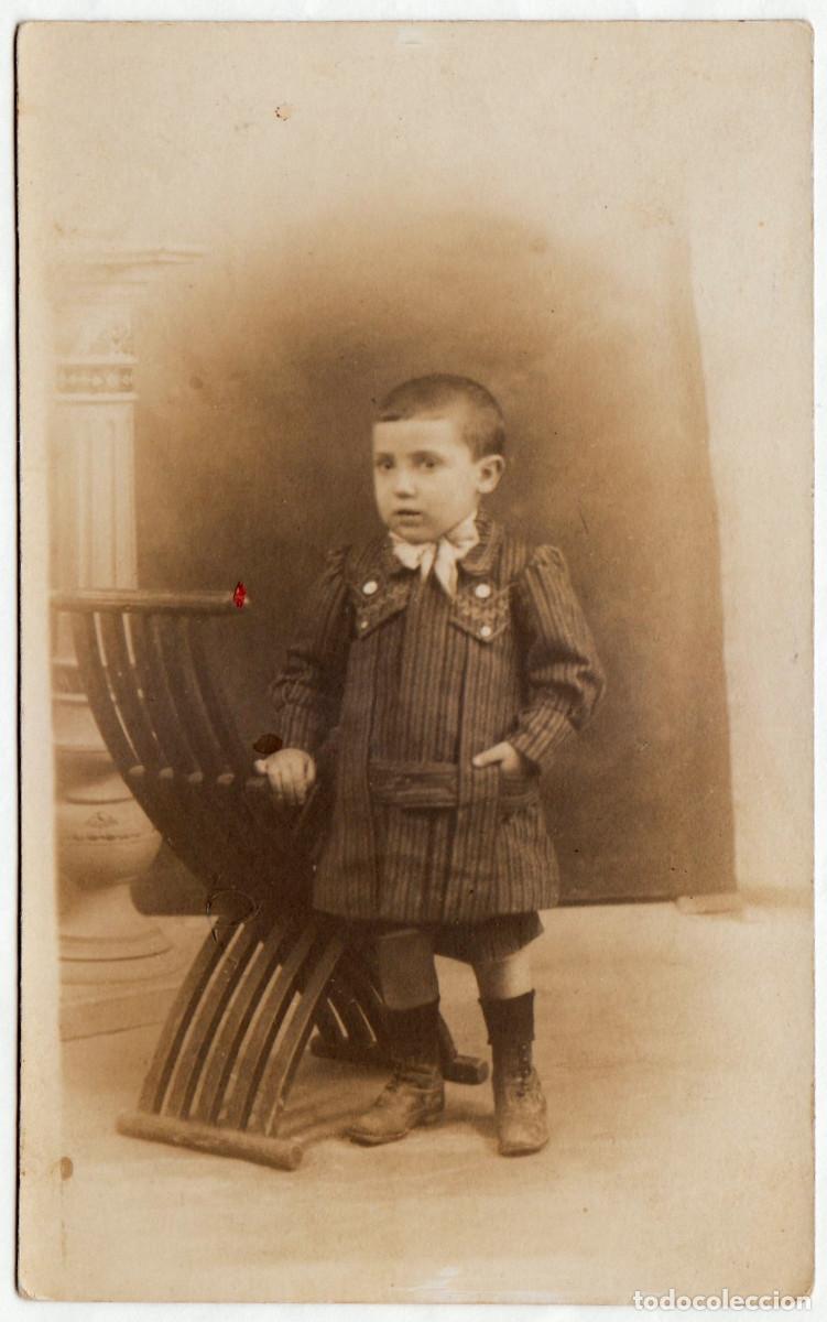 Fotograf&iacute;a antigua: Raro Fot&oacute;grafo Murillo, Silva 44, Madrid. Ni&ntilde;o con abrigo. A&ntilde;os 10