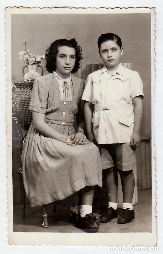 Fotograf&iacute;a antigua: Pareja de hermanitos. A&ntilde;os 40 g aa