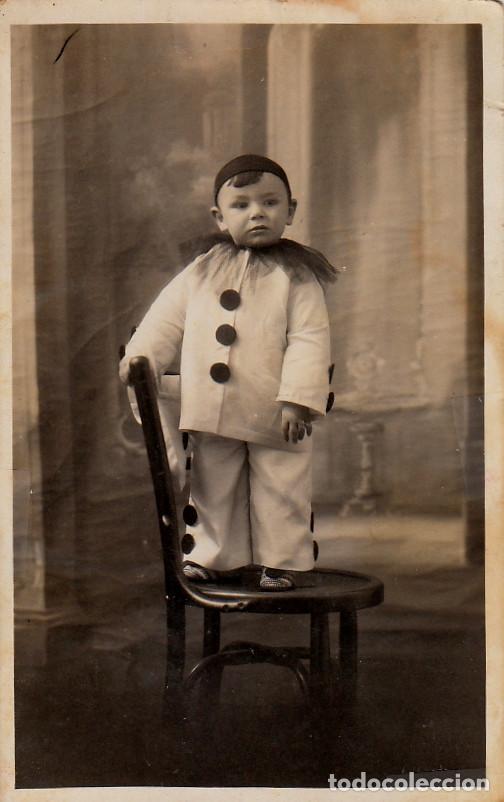 Fotograf&iacute;a antigua: Carnaval. Payaso. Ni&ntilde;o vestido de Pierrot. A&ntilde;os 20 g aa