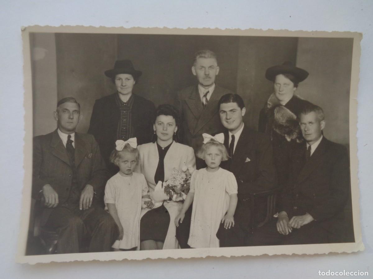 Fotograf&iacute;a antigua: BONITA FOTO DE ESTUDIO DE FAMILIA DE ASUTRIA A&Ntilde;OS 40 . DE PHOTO RIEDL , VIENA