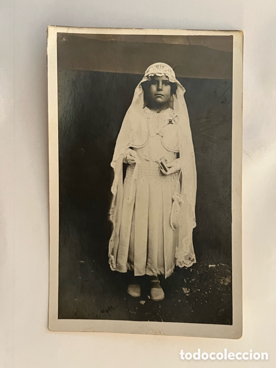 Fotograf&iacute;a antigua: NI&Ntilde;OS. Recuerdo Primera Comuni&oacute;n.. Aquellos trajes que pasaban de una a otra generaci&oacute;n (h.1910?)