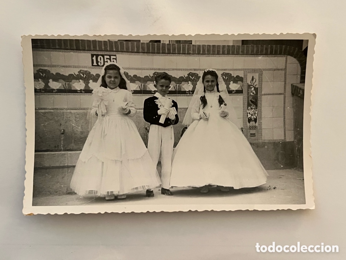 Fotograf&iacute;a antigua: NI&Ntilde;OS. Recuerdo Primera Comuni&oacute;n.. Aquellos trajes que pasaban de una a otra generaci&oacute;n (a.1955)