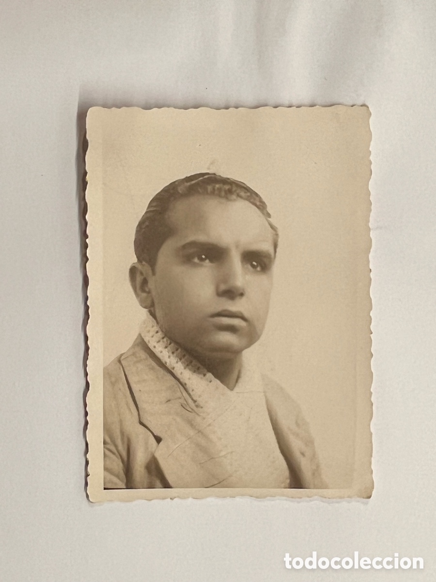 Fotograf&iacute;a antigua: MINUTERO CHIVA.. Fotograf&iacute;a recien acabada la guerra.. PePin a su amada NiNa (a.1940)