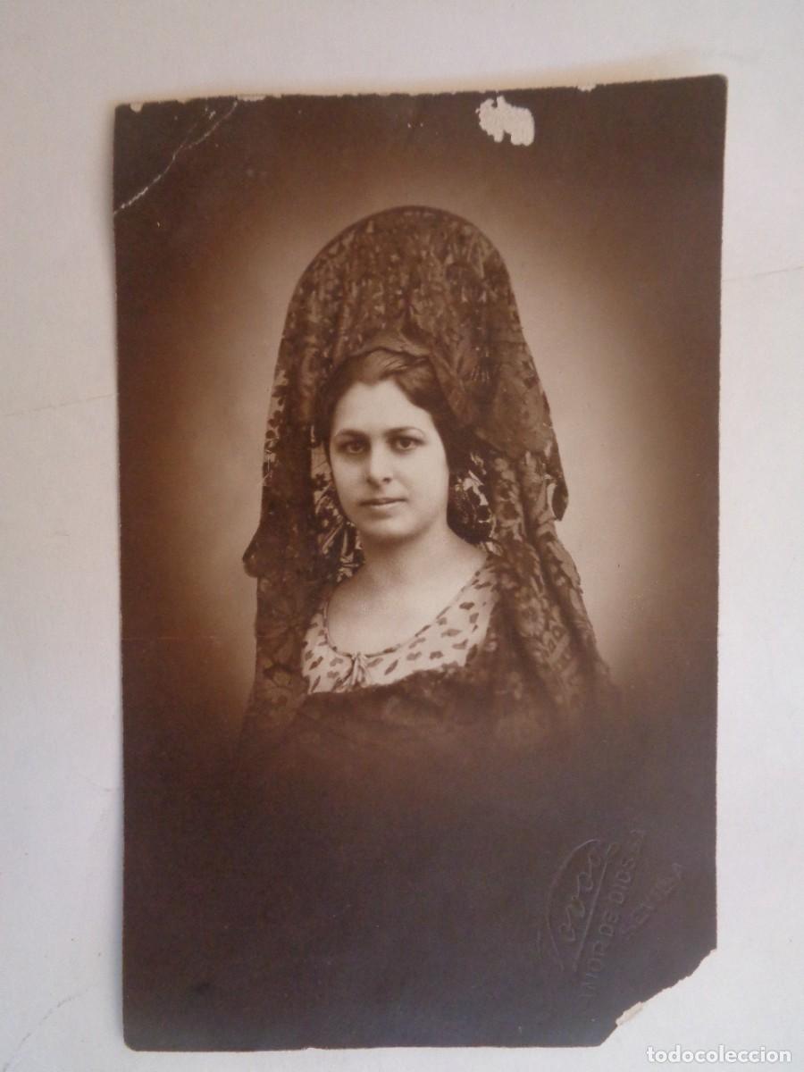 Fotograf&iacute;a antigua: PRECIOSA FOTO DE ESTUDIO DE SE&Ntilde;ORITA CON PEINETA Y MANTILLA, 1930. DE NOVOA , SEVILLA