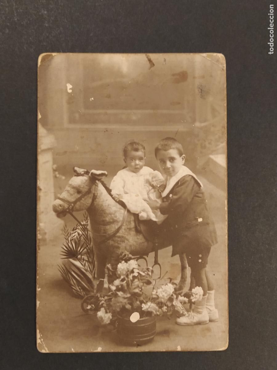 Antique Photography: NI&Ntilde;OS EN CABALLO DE JUGUETE - FOTO J. ALONSO , BARCELONA - FOTOGRAFIA ANTIGUA -(116.590)
