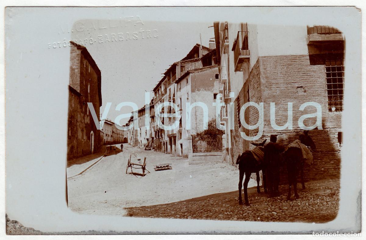 Fotograf&iacute;a antigua: Manuel Gallifa Antigua vista. Preciosa calle. Burritos. Barbastro, Huesca. Postal fotogr&aacute;fica 1900s