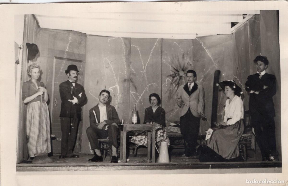 Fotograf&iacute;a antigua: Tarjeta foto (1958): Actores en la obra de teatro &rdquo;Miseria y nobleza