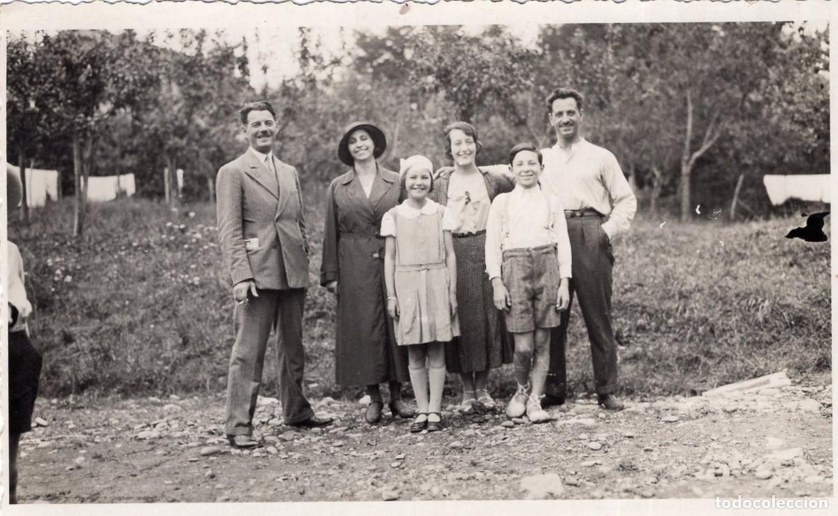 Fotograf&iacute;a antigua: Tarjeta foto: Familia elegante en el campo, Salies-de-B&eacute;arn (27 de agosto de 1932)