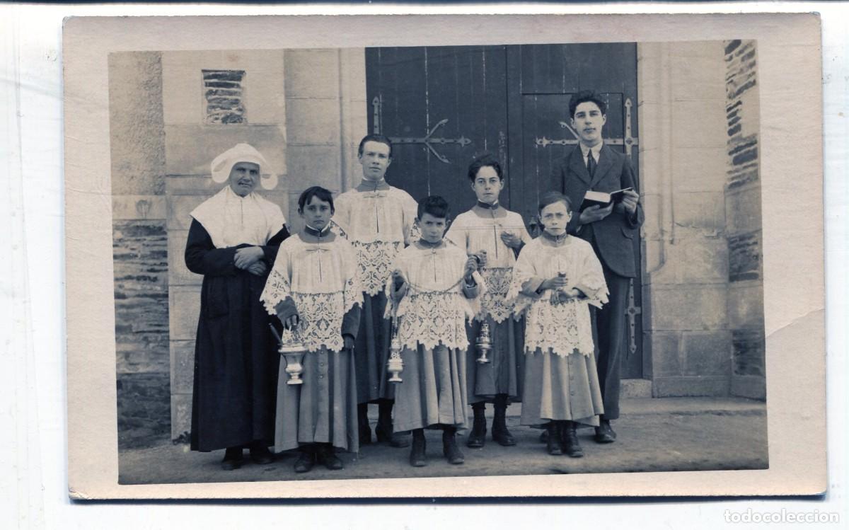 Fotograf&iacute;a antigua: Foto tarjeta. Monja y monaguillos en la Butte de Belle Air, 1921
