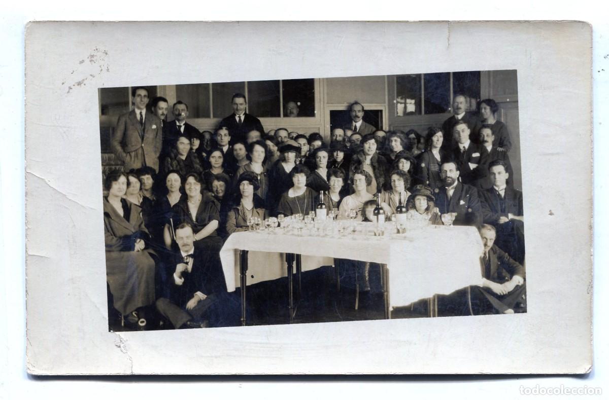 Alte Fotografie: Antigua tarjeta fotogr&aacute;fica empleados de oficina en una fiesta de trabajo c. 1930