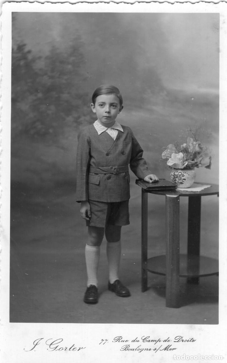 Fotograf&iacute;a antigua: Tarjeta fotogr&aacute;fica de un joven elegante posando en un estudio fotogr&aacute;fico en Boulogne-sur-Mer