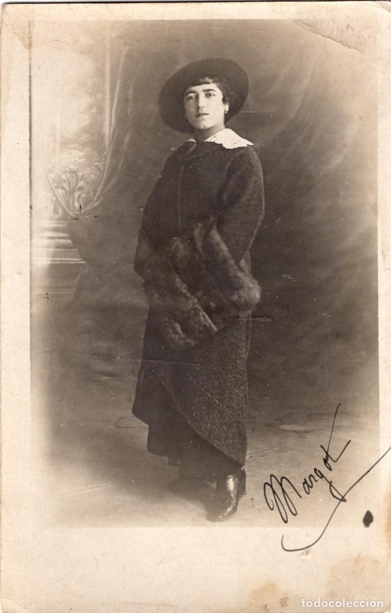 Fotograf&iacute;a antigua: Tarjeta foto: mujer elegante en estudio en Hy&egrave;res el 18 de julio de 1916