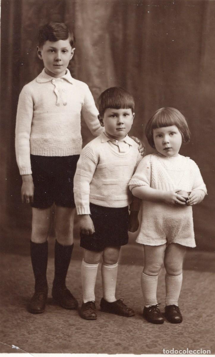Fotograf&iacute;a antigua: Tarjeta foto: 3 ni&ntilde;os en estudio, por Louis Bar&eacute;s en Argenteuil, abril de 1938