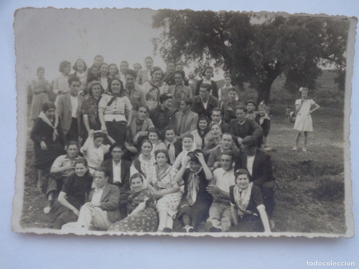 Fotograf&iacute;a antigua: FOTO DE GENTE DE ROMERIA , 1941 . DE FOTO ROMERO, ARACENA ( HUELVA )
