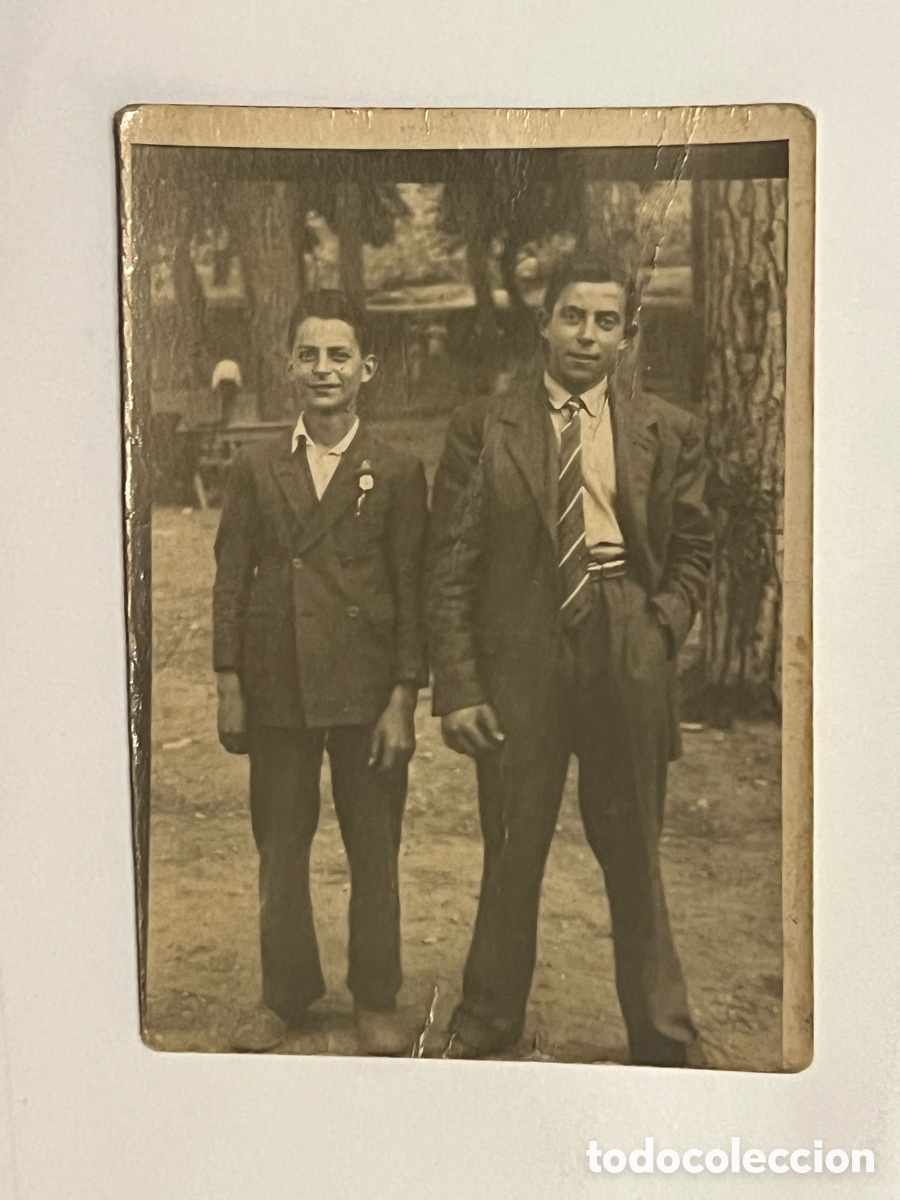Fotograf&iacute;a antigua: MINUTEROS Castell&oacute;n. Fotograf&iacute;a el hermano mayor con el hermano peque&ntilde;o en el parque..